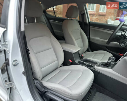 Білий Хендай Елантра, об'ємом двигуна 2 л та пробігом 180 тис. км за 10800 $, фото 19 на Automoto.ua