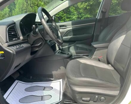 Белый Хендай Элантра, объемом двигателя 2 л и пробегом 63 тыс. км за 2600 $, фото 9 на Automoto.ua