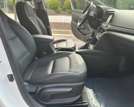 Белый Хендай Элантра, объемом двигателя 2 л и пробегом 63 тыс. км за 2600 $, фото 8 на Automoto.ua