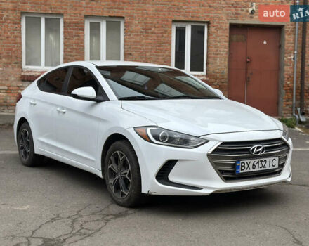 Білий Хендай Елантра, об'ємом двигуна 2 л та пробігом 180 тис. км за 10800 $, фото 3 на Automoto.ua