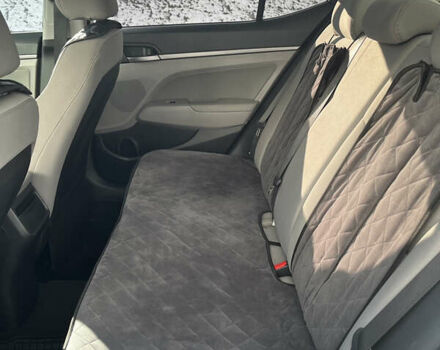 Белый Хендай Элантра, объемом двигателя 2 л и пробегом 125 тыс. км за 10500 $, фото 9 на Automoto.ua