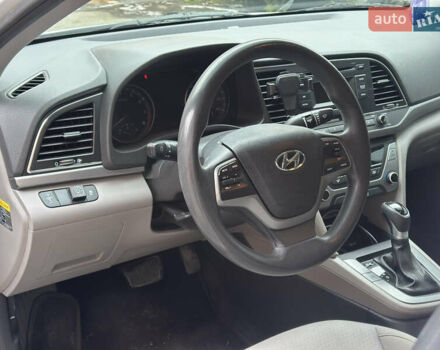 Білий Хендай Елантра, об'ємом двигуна 2 л та пробігом 180 тис. км за 10800 $, фото 12 на Automoto.ua
