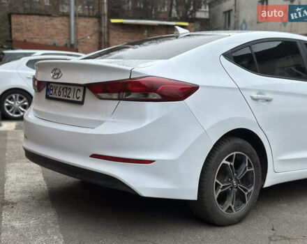 Білий Хендай Елантра, об'ємом двигуна 2 л та пробігом 180 тис. км за 10800 $, фото 5 на Automoto.ua