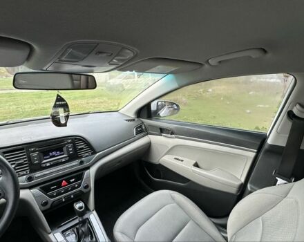 Хендай Элантра 2017 в Киеве на Automoto.ua Белый Хендай Элантра, объемом двигателя 2 л и пробегом 200 тыс. км за 7700 $, фото 6 на Automoto.ua