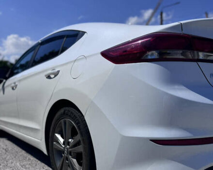 Білий Хендай Елантра, об'ємом двигуна 2 л та пробігом 140 тис. км за 10999 $, фото 5 на Automoto.ua