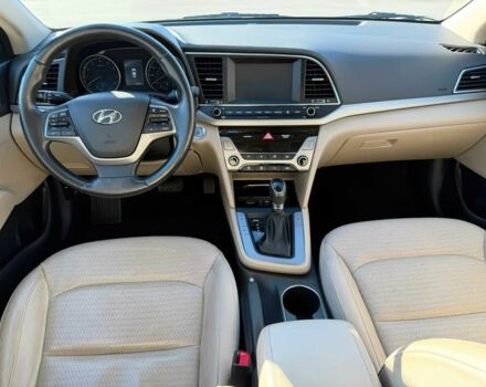 Хендай Элантра 2017 в Тернополе на Automoto.ua Белый Хендай Элантра, объемом двигателя 2 л и пробегом 59 тыс. км за 4000 $, фото 9 на Automoto.ua