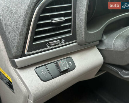 Білий Хендай Елантра, об'ємом двигуна 2 л та пробігом 180 тис. км за 10800 $, фото 25 на Automoto.ua