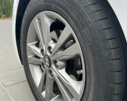 Белый Хендай Элантра, объемом двигателя 1.6 л и пробегом 198 тыс. км за 13000 $, фото 17 на Automoto.ua