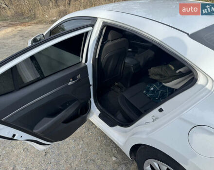 Білий Хендай Елантра, об'ємом двигуна 2 л та пробігом 108 тис. км за 12000 $, фото 2 на Automoto.ua
