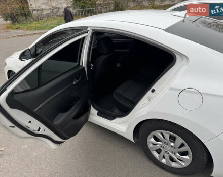 Білий Хендай Елантра, об'ємом двигуна 2 л та пробігом 108 тис. км за 12000 $, фото 10 на Automoto.ua