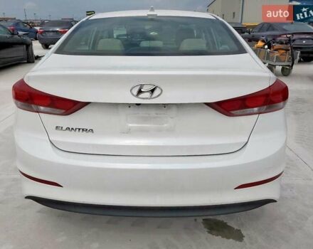 Белый Хендай Элантра, объемом двигателя 2 л и пробегом 96 тыс. км за 2300 $, фото 5 на Automoto.ua