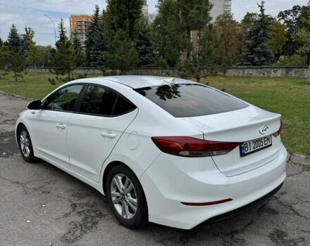 Белый Хендай Элантра, объемом двигателя 2 л и пробегом 150 тыс. км за 12300 $, фото 3 на Automoto.ua