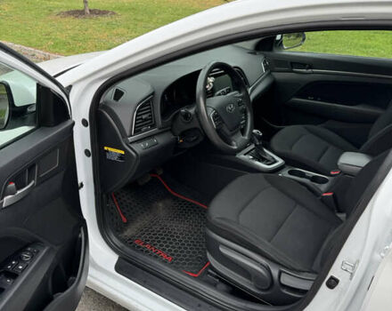 Белый Хендай Элантра, объемом двигателя 2 л и пробегом 150 тыс. км за 12300 $, фото 13 на Automoto.ua