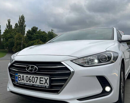 Белый Хендай Элантра, объемом двигателя 1.6 л и пробегом 198 тыс. км за 13000 $, фото 1 на Automoto.ua