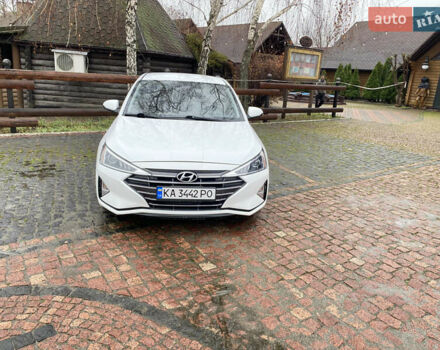Белый Хендай Элантра, объемом двигателя 2 л и пробегом 82 тыс. км за 14200 $, фото 1 на Automoto.ua