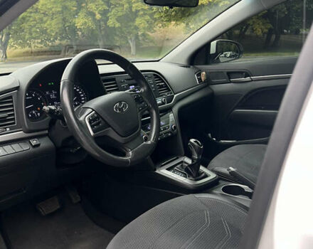 Белый Хендай Элантра, объемом двигателя 1.6 л и пробегом 198 тыс. км за 13000 $, фото 9 на Automoto.ua