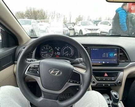 Хендай Элантра 2018 в Одессе на Automoto.ua Белый Хендай Элантра, объемом двигателя 1.59 л и пробегом 67 тыс. км за 13500 $, фото 5 на Automoto.ua