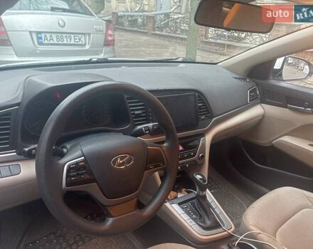 Хендай Элантра 2018 в Одессе на Automoto.ua Белый Хендай Элантра, объемом двигателя 1.59 л и пробегом 67 тыс. км за 13500 $, фото 6 на Automoto.ua