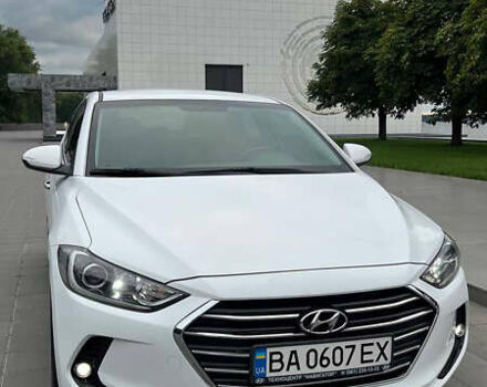 Белый Хендай Элантра, объемом двигателя 1.6 л и пробегом 198 тыс. км за 13000 $, фото 2 на Automoto.ua