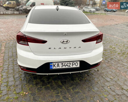 Белый Хендай Элантра, объемом двигателя 2 л и пробегом 82 тыс. км за 14200 $, фото 3 на Automoto.ua