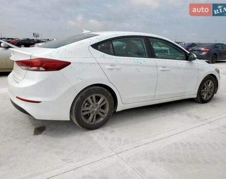 Белый Хендай Элантра, объемом двигателя 2 л и пробегом 96 тыс. км за 2300 $, фото 2 на Automoto.ua
