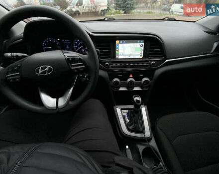 Белый Хендай Элантра, объемом двигателя 2 л и пробегом 82 тыс. км за 14200 $, фото 10 на Automoto.ua