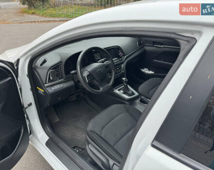 Білий Хендай Елантра, об'ємом двигуна 2 л та пробігом 108 тис. км за 12000 $, фото 9 на Automoto.ua