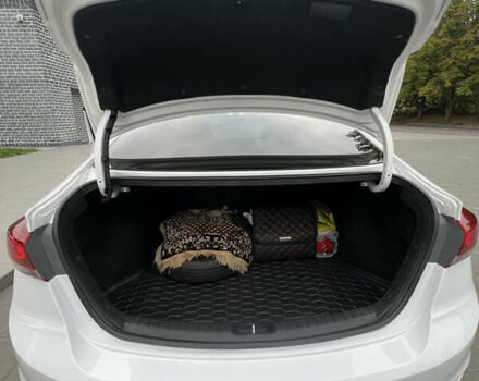 Белый Хендай Элантра, объемом двигателя 1.6 л и пробегом 198 тыс. км за 13000 $, фото 8 на Automoto.ua