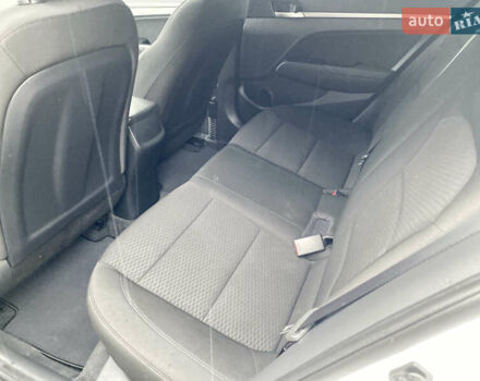 Белый Хендай Элантра, объемом двигателя 2 л и пробегом 82 тыс. км за 14200 $, фото 6 на Automoto.ua