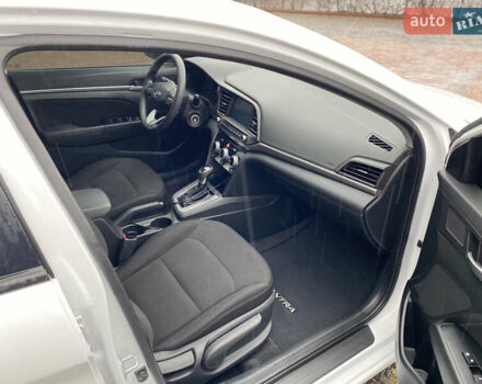 Белый Хендай Элантра, объемом двигателя 2 л и пробегом 82 тыс. км за 14200 $, фото 8 на Automoto.ua