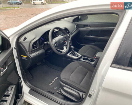 Белый Хендай Элантра, объемом двигателя 2 л и пробегом 82 тыс. км за 14200 $, фото 5 на Automoto.ua