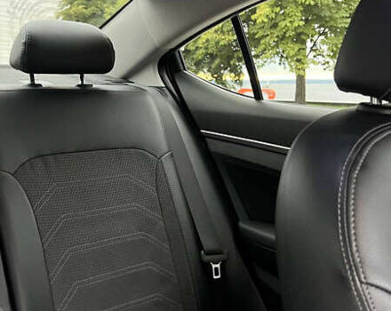 Белый Хендай Элантра, объемом двигателя 1.6 л и пробегом 198 тыс. км за 13000 $, фото 13 на Automoto.ua