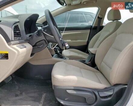 Белый Хендай Элантра, объемом двигателя 2 л и пробегом 96 тыс. км за 2300 $, фото 6 на Automoto.ua