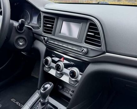 Белый Хендай Элантра, объемом двигателя 2 л и пробегом 96 тыс. км за 13800 $, фото 21 на Automoto.ua