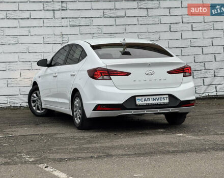 Белый Хендай Элантра, объемом двигателя 1.59 л и пробегом 247 тыс. км за 12500 $, фото 10 на Automoto.ua