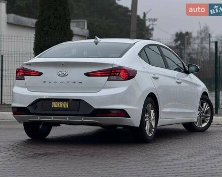 Білий Хендай Елантра, об'ємом двигуна 2 л та пробігом 84 тис. км за 13600 $, фото 7 на Automoto.ua