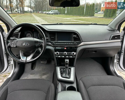 Белый Хендай Элантра, объемом двигателя 1.59 л и пробегом 140 тыс. км за 14500 $, фото 9 на Automoto.ua