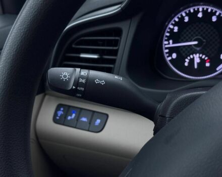 Білий Хендай Елантра, об'ємом двигуна 2 л та пробігом 84 тис. км за 13600 $, фото 22 на Automoto.ua