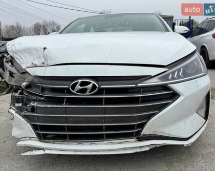 Белый Хендай Элантра, объемом двигателя 2 л и пробегом 164 тыс. км за 9400 $, фото 1 на Automoto.ua