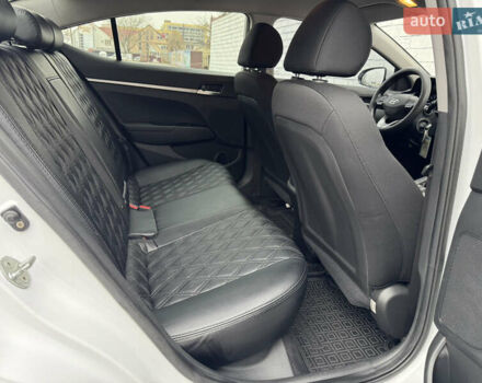 Белый Хендай Элантра, объемом двигателя 1.59 л и пробегом 247 тыс. км за 12500 $, фото 24 на Automoto.ua