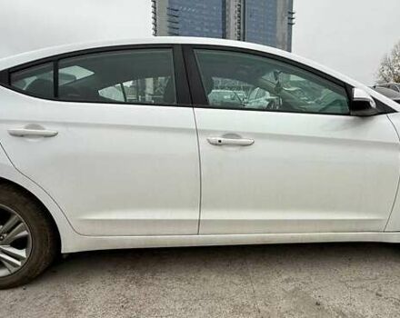 Белый Хендай Элантра, объемом двигателя 2 л и пробегом 164 тыс. км за 9400 $, фото 11 на Automoto.ua