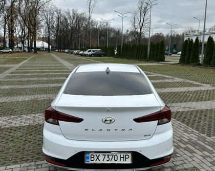 Белый Хендай Элантра, объемом двигателя 1.59 л и пробегом 140 тыс. км за 14500 $, фото 4 на Automoto.ua