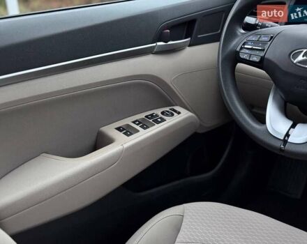 Білий Хендай Елантра, об'ємом двигуна 2 л та пробігом 84 тис. км за 13600 $, фото 18 на Automoto.ua