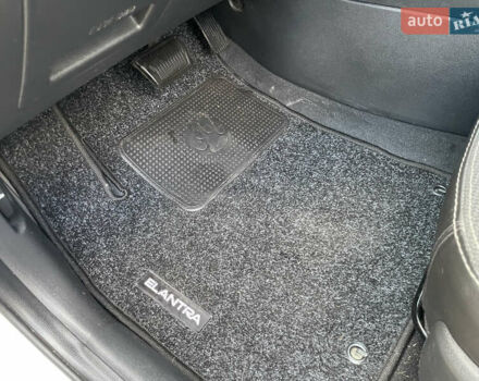 Белый Хендай Элантра, объемом двигателя 2 л и пробегом 150 тыс. км за 15000 $, фото 27 на Automoto.ua