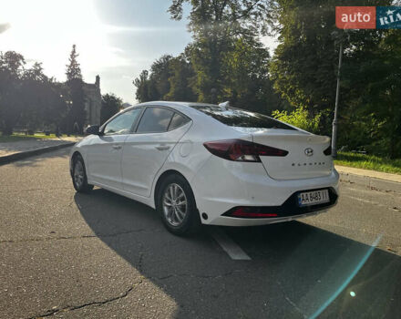 Белый Хендай Элантра, объемом двигателя 2 л и пробегом 150 тыс. км за 15000 $, фото 8 на Automoto.ua