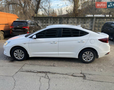 Белый Хендай Элантра, объемом двигателя 1.59 л и пробегом 132 тыс. км за 13500 $, фото 6 на Automoto.ua