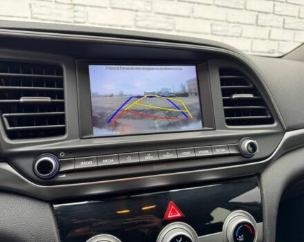 Белый Хендай Элантра, объемом двигателя 1.6 л и пробегом 247 тыс. км за 12500 $, фото 12 на Automoto.ua