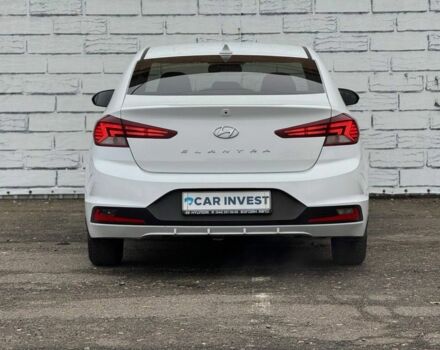 Белый Хендай Элантра, объемом двигателя 1.6 л и пробегом 247 тыс. км за 12500 $, фото 4 на Automoto.ua