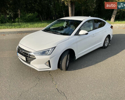 Белый Хендай Элантра, объемом двигателя 2 л и пробегом 150 тыс. км за 15000 $, фото 4 на Automoto.ua