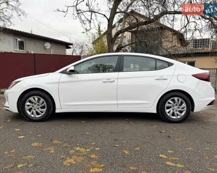 Белый Хендай Элантра, объемом двигателя 2 л и пробегом 96 тыс. км за 13800 $, фото 3 на Automoto.ua